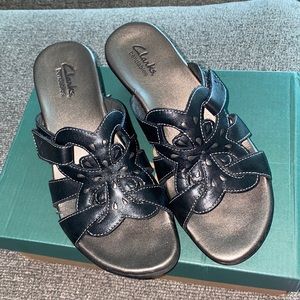 Clarks Ella Art like new sandals. 6 1/2 medium